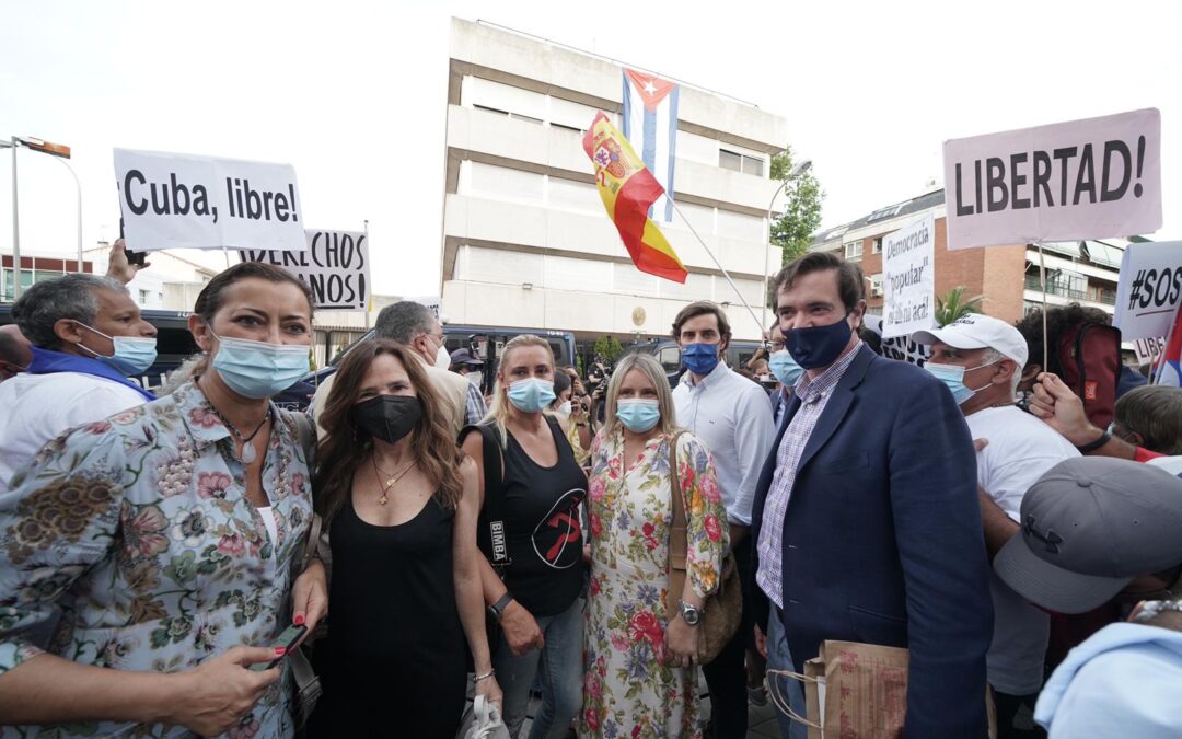 El PP de Madrid pide la libertad y el final de la dictadura en Cuba